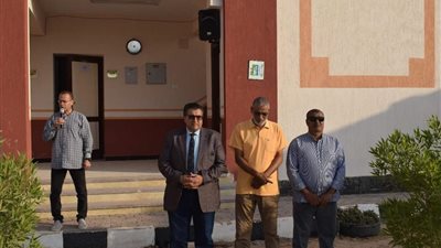 وكيل تعليم جنوب سيناء يشهد طابور الصباح بمدرسة خالد بن الوليد