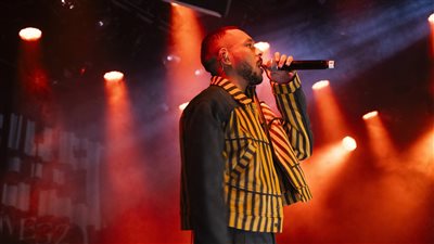 ويجز يكتب التاريخ بجولة عالمية في أوروبا و أمريكا