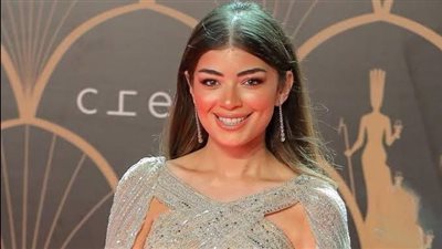 خصر منحوت ومكياج ناعم.. ليلى زاهر تخطف الأنظار بلوك جذاب