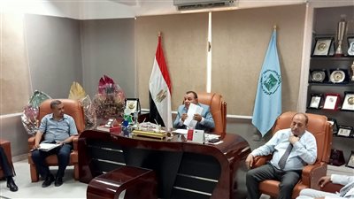 وكيل رياضة أسيوط يناقش سير العمليات الانتخابية لمراكز الشباب