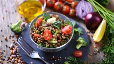 سلطة العدس.. مفيدة للحوامل وتقي من سرطان الجلد