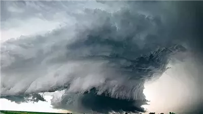 تحذيرات من إعصار تيج.. ترقب لعاصفة شديدة تضرب اليمن وعمان  