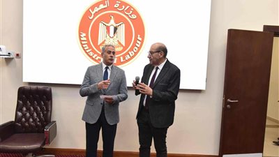 وزير العمل يشهد حلف 