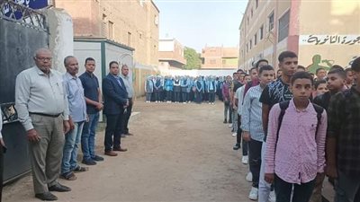 مدير تعليم نجع حمادي يتفقد مدرسة الشرقي بهجورة الثانوية