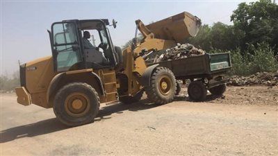 تمهيد وتسوية الطرق ورفع إشغالات الشادر بقرية بهجورة بقنا 