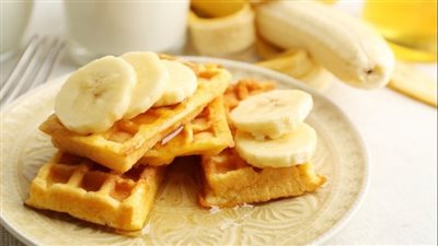 فطار صحي وسريع.. طريقة عمل وافل بالموز والعسل