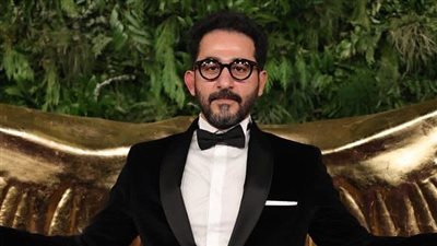 أحمد حلمي يكشف معاناة والده وتأثره به: 