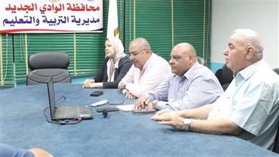 وكيل تعليم الوادي الجديد يناقش الإيجابيات والسلبيات ووضع الحلول المناسبة