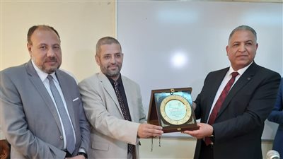 نائب رئيس جامعة الأزهر يتفقد كلية أصول الدين بطنطا ويكرم أعلامها في يوم الوفاء