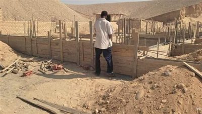 إيقاف أعمال بناء بدون ترخيص بقرية أبنود بقنا