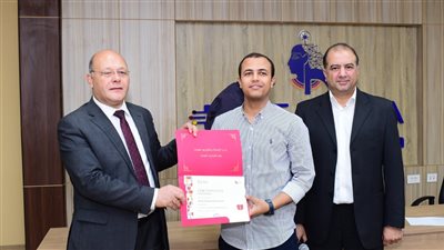 تكريم خريجي برنامج سفراء التكنولوجيا وطلاب التدريب الصيفي بجامعة سوهاج 