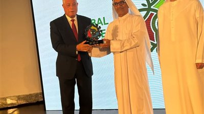 محافظ جنوب سيناء يحصل على جائزة منتدى المرونة العالمى المنعقد بإمارة دبى