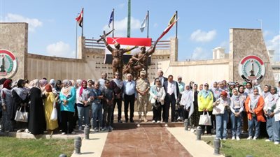 أهل مصر..  فتيات المحافظات الحدودية يزرن الكتيبة 101