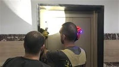 إنقاذ عدد من المواطن تم احتجازهم داخل اسلنسير بالفيوم 