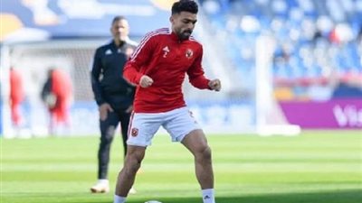 خالد عبد الفتاح يحصل على البطاقة الحمراء بعد عرقلة لاعب بيراميدز 