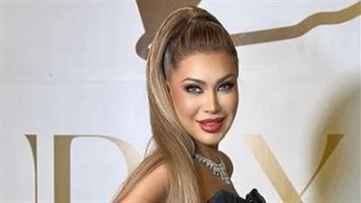 نوال الزغبي بلوك لافت ومكياج صاخب 