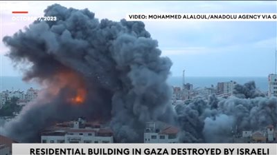 الاحتلال يدمر أكبر مجمعًا سكنيًا في قطاع غزة.. فيديو