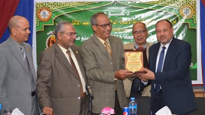 نائب رئيس جامعة الأزهر للوجه القبلي يشهد احتفالية كلية الشريعة بالمولد النبوي