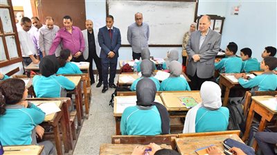 محافظ أسيوط يتفقد المدارس للاطمئنان على انتظام العملية التعليمية