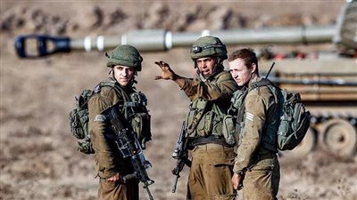 مستعمرون ينصبون كرفانات على أراضي المنية جنوب شرق بيت لحم