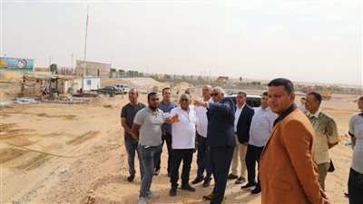 محافظ الوادي الجديد يتابع أعمال رصف وتمهيد الطرق بالعاصمة الإدارية 