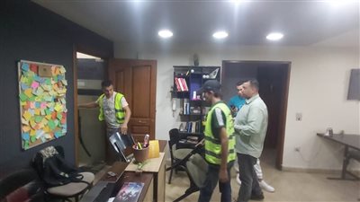 حى الدقى يشن حملة إشغالات مسائية على الكيانات الوهمية