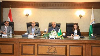 محافظ الجيزة يبحث موقف المعدات الميكانيكية المستخدمة لإدارة الأزمات والطوارئ