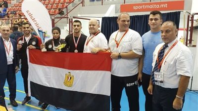 وزير الشباب والرياضة يُهنئ لاعبي المنتخب الوطني لرفع الأثقال الناشئين