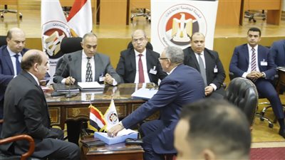 رئيس الوفد يتقدم بأوراق ترشحه للانتخابات الرئاسية بتزكية 27 نائبًا ويحصل على رمز 