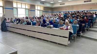 رئيس جامعة بني سويف الأهلية يتابع انتظام الدراسة بالجامعة