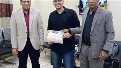 الطالب محمد أشرف بسوهاج يفوز في مسابقة عمر الفاروق للقصة القصيرة 