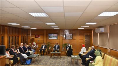 رئيس جامعة أسيوط يستقبل وفد الهيئة الألمانية للاعتماد الدولي لبرامج كلية التمريض