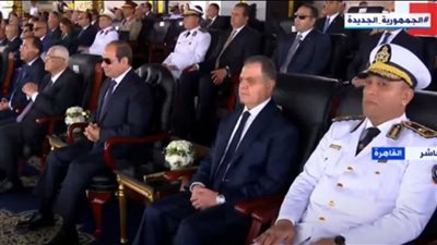 وزير الداخلية يصدق على تعيين خريجي كلية الشرطة برتبة ملازم تحت الاختبار