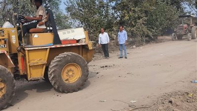 إزالة المعوقات الناتجة عن أعمال تبطين الترع بقرى بنها 