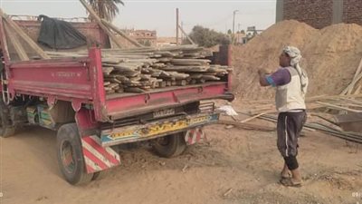 إيقاف أعمال بناء بدون ترخيص بقرية أبنود بقنا