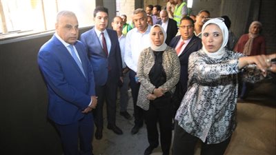 محافظ سوهاج يتفقد إنشاء مركز السيطرة الموحد للشبكة الوطنية للطوارئ والسلامة