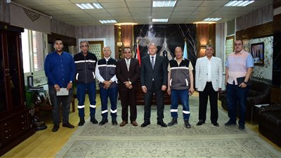 رئيس جامعة سوهاج يبحث آليات التعاون المشترك مع وفد مصنع أسمنت المصريين