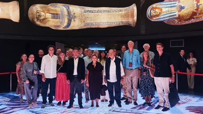 وفد رفيع المستوى من رجال الاقتصاد العالميين يزورون المتحف القومي للحضارة 