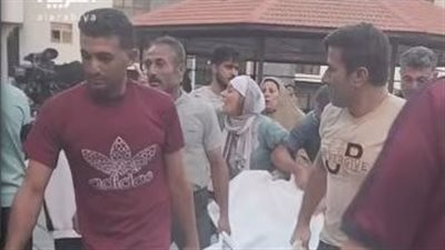 فلسطينية تنهار بعد وفاة ابنتها الحامل في قصف إسرائيلي