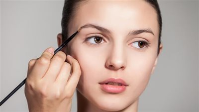5 عادات تتبعها أغلب النساء تسبب تساقط شعر الحواجب