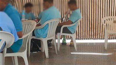 بيدخنو شيشة بالمصروف .. هروب طلاب جنوب سيناء للمقاهى 