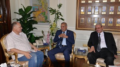 محافظ أسيوط يلتقي نائب رئيس مجلس إدارة المنظمة العالمية لخريجي الأزهر 