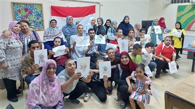 ذوي الهمم يبدعون في تجسيد نصر أكتوبر بالرسم بمراكز شباب أسيوط