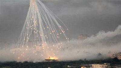 يدمر القصبة الهوائية والرئتين.. إسرائيل تستخدم الفسفور الأبيض والعالم صامت
