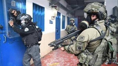 إسرائيل تمارس سياسة القمع وتقطع الكهرباء عن الأسرى الفلسطينيين في سجونها