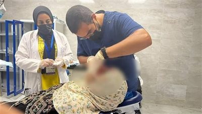 قافلة طبية مجانية ضمن مبادرة حياة كريمة بقرية الشهداء بالعسيرات
