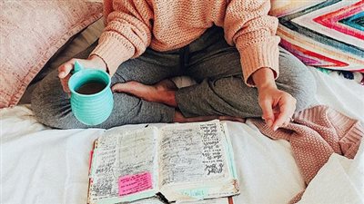 أستاذ مناهج يكشف أفضل الطرق لتعامل أولياء الأمور مع أبنائهم في الامتحانات