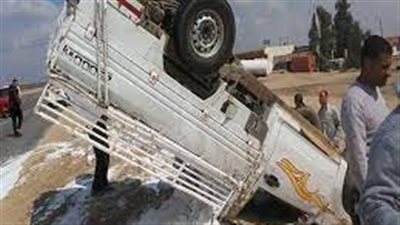 إصابة 7 عمال في حادث انقلاب سيارة نقل على طريق الأوسطي 