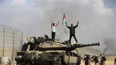 صحفي أمريكي شهير يُفجّر مفاجأة بشأن الصراع الفلسطيني الإسرائيلي