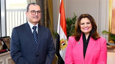 خدمات جديدة من وزيرة الهجرة وقنصل عام مصر بدبي للجالية المصرية بالإمارات
